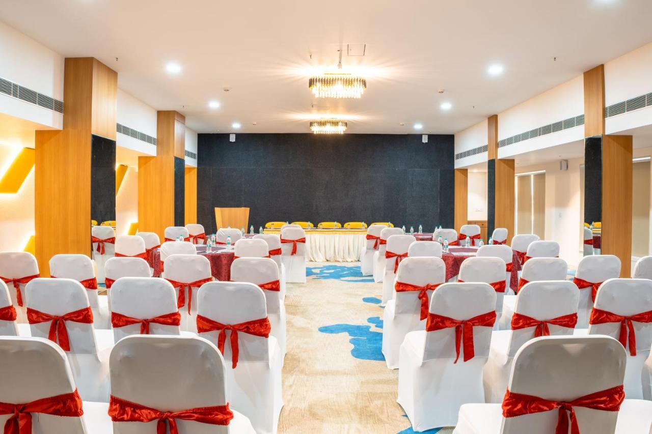 Clubway Grand A Boutique Hotel Jorhāt Εξωτερικό φωτογραφία