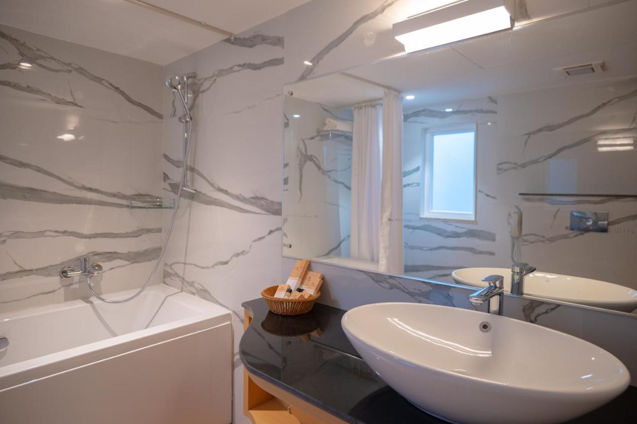 Clubway Grand A Boutique Hotel Jorhāt Εξωτερικό φωτογραφία