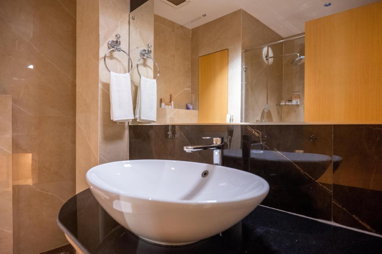 Clubway Grand A Boutique Hotel Jorhāt Εξωτερικό φωτογραφία