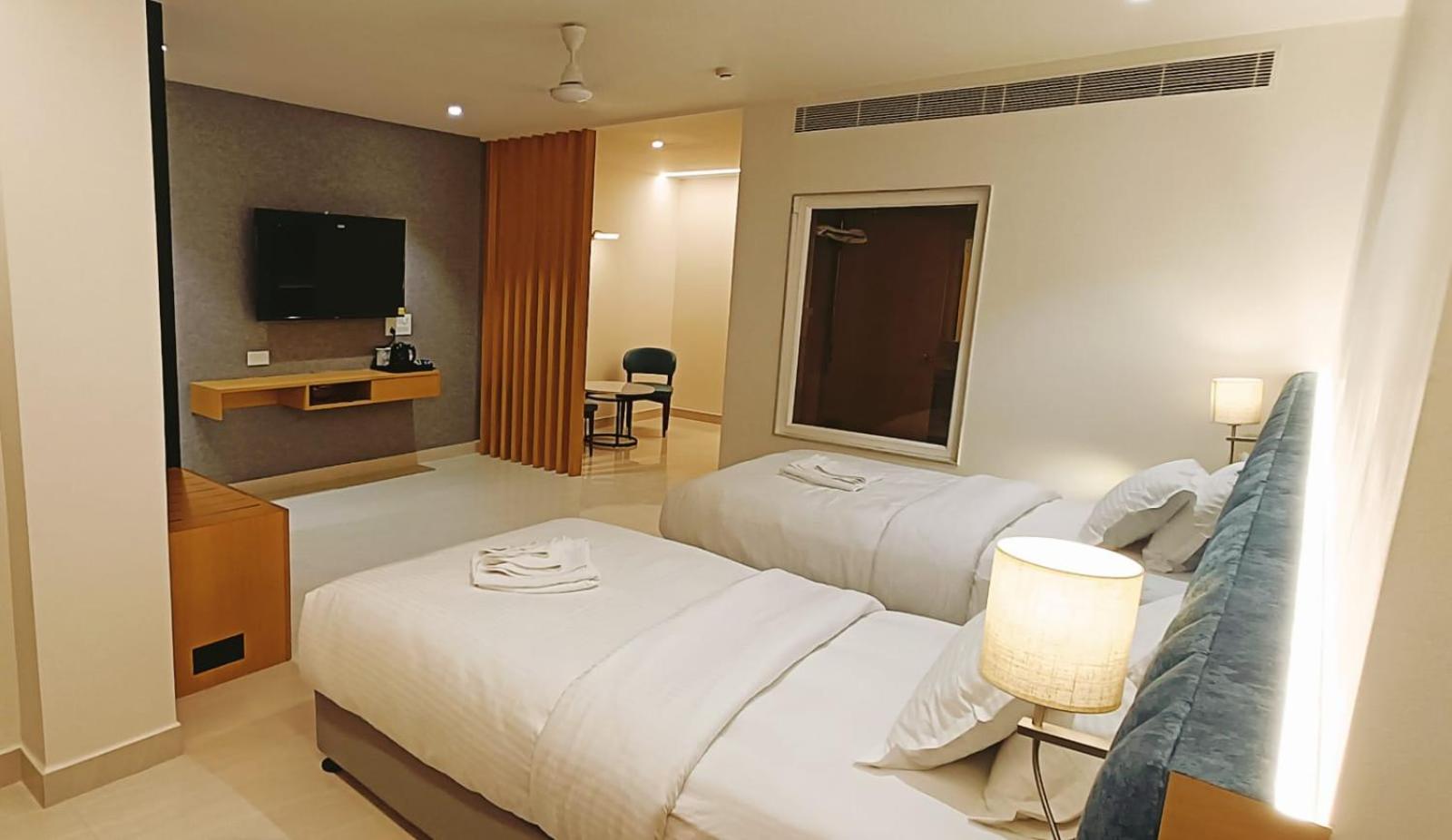 Clubway Grand A Boutique Hotel Jorhāt Εξωτερικό φωτογραφία